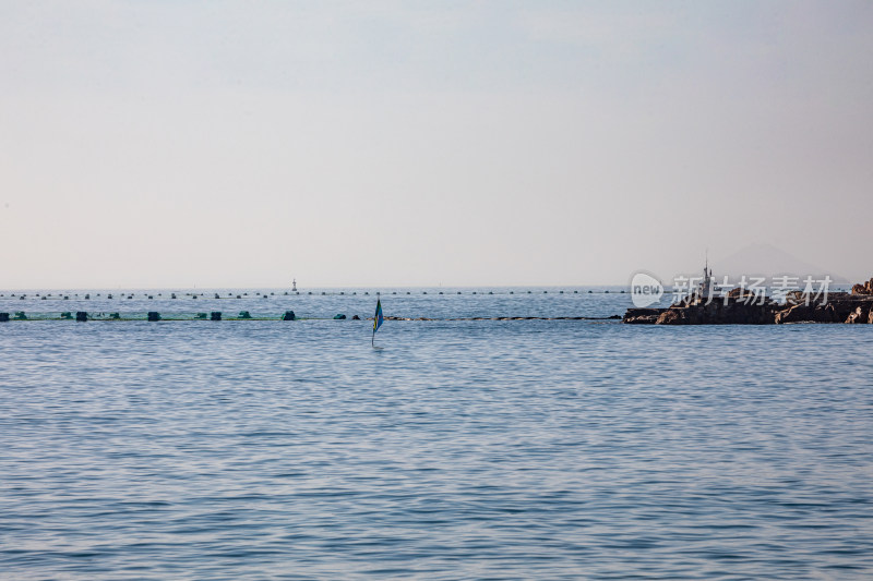 山东青岛第三海水浴场海滨海岸海滩海天景观