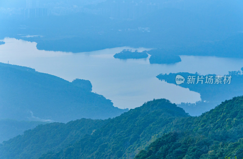 深圳梧桐山景区山顶俯瞰山湖自然风光