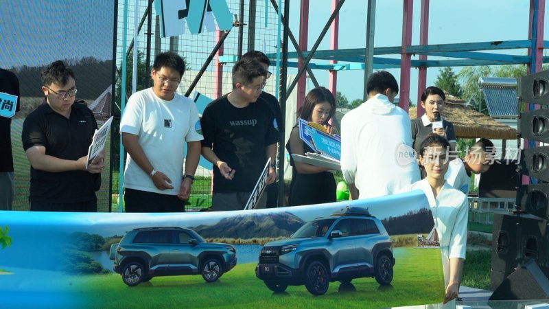 户外汽车宣传活动现场