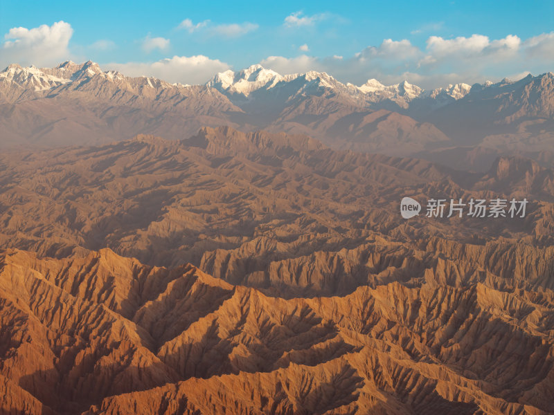 新疆南疆阿克苏温宿大峡谷天山托木尔峰航拍