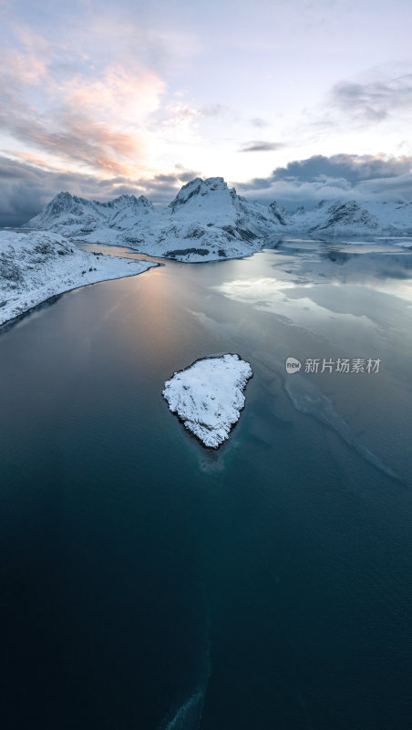 挪威罗弗敦群岛北极圈雷纳冬季雪景高空航拍