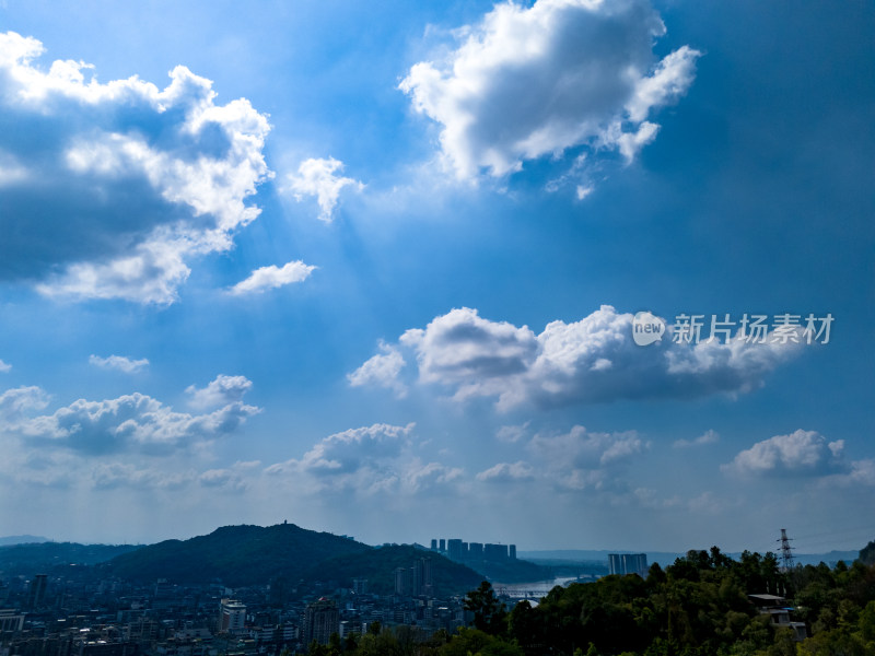 宜宾城市大景蓝天白云航拍图