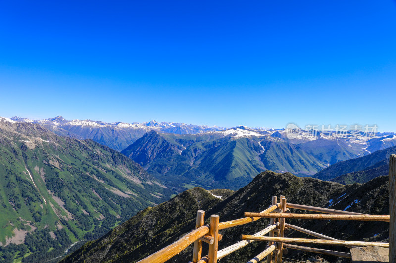 新疆禾木吉克普林滑雪场云霄峰