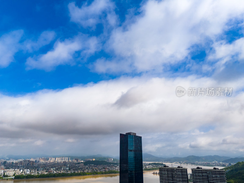 潮州城市风光蓝天白云航拍图