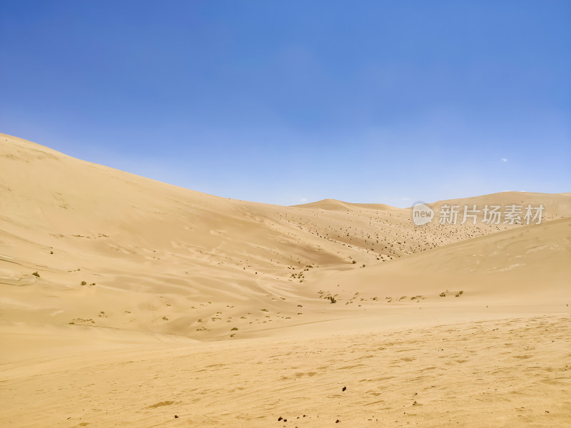 敦煌鸣沙山月牙泉风景