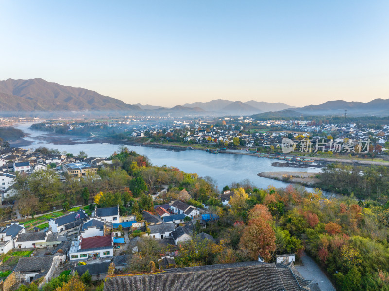 航拍安徽宣城泾县桃花潭风景区老街村庄