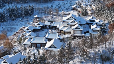 航拍威海市环翠区华夏景区冬季雪景