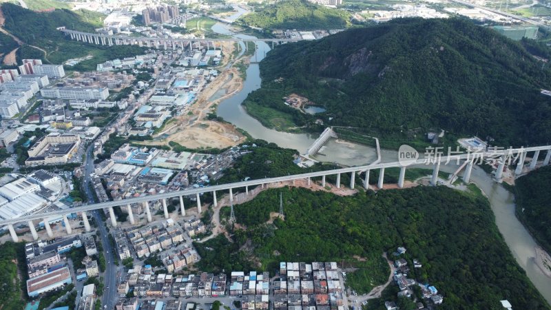 广东东莞：建设中的赣深高铁