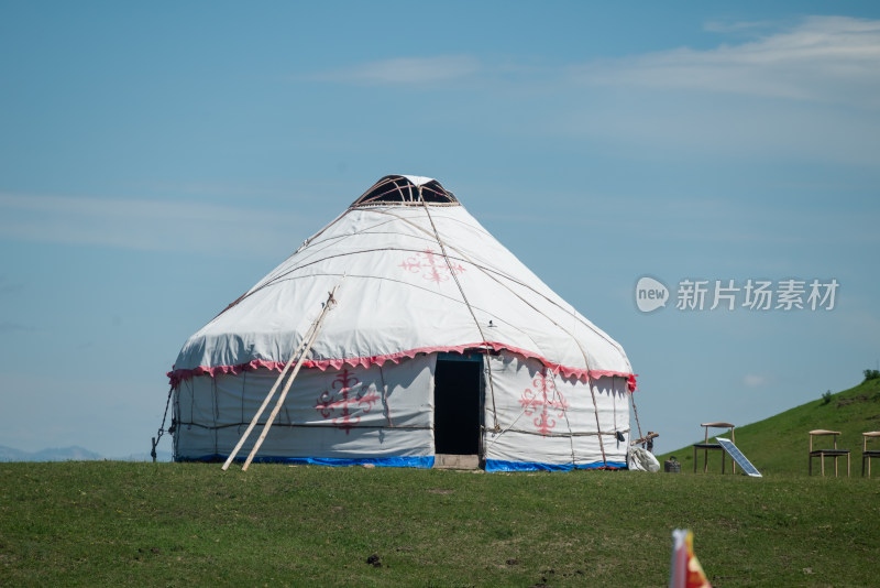 夏日，新疆喀拉峻大草原风光