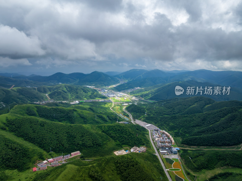 河北崇礼张家口太子滑雪小镇三道沟森林山谷