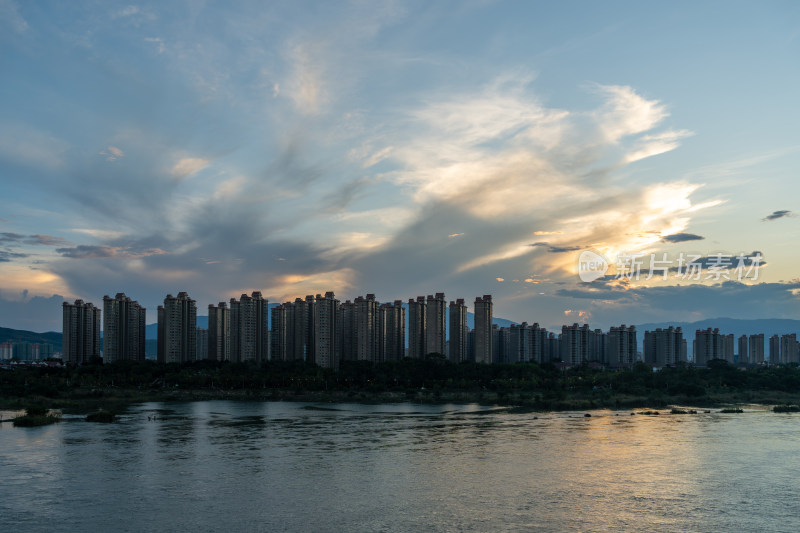 夕阳下的西双版纳景洪市城市剪影