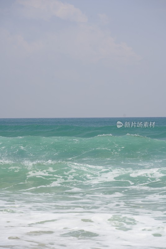 海南三亚万宁日月湾海浪