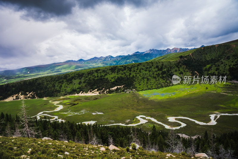 山谷河流自然风景