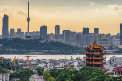 夏季武汉龟山风景区黄鹤楼日落晚霞全景风光