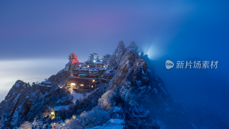 洛阳老君山金顶建筑群雪后云海自然风景