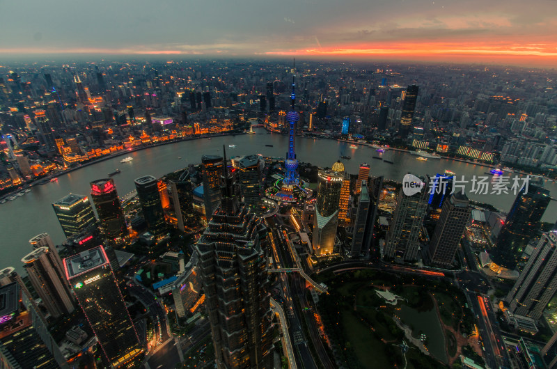 上海外滩黄昏城市天际线