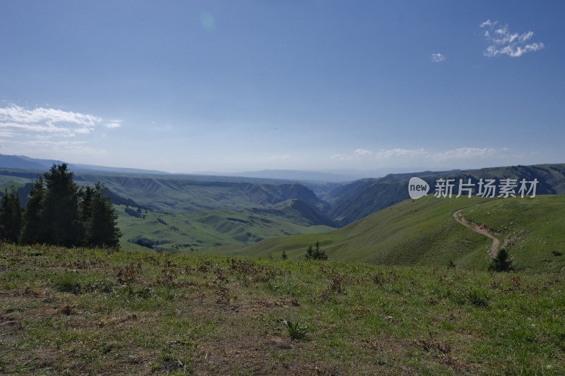 新疆琼库什台野外骑马