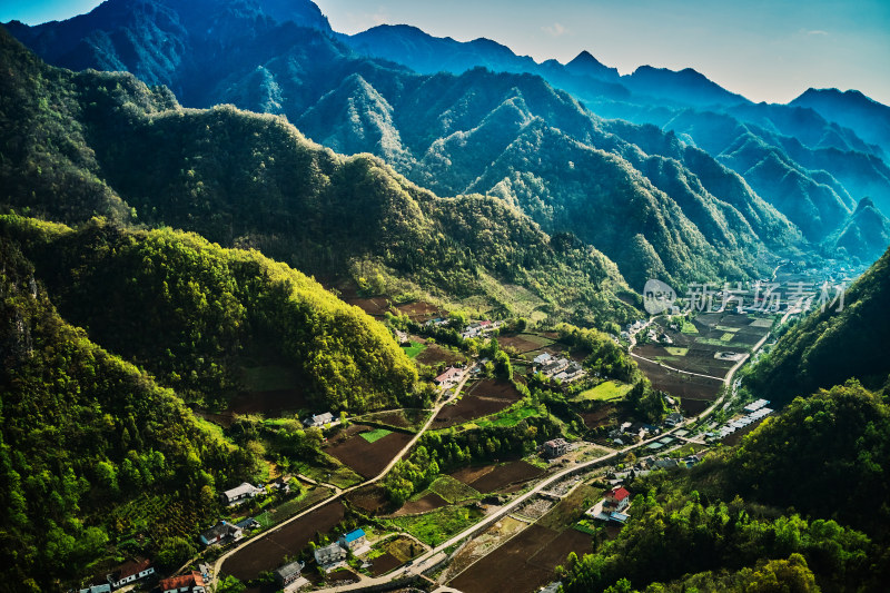 湖南神农架林区太阳坪自然保护区长坊村