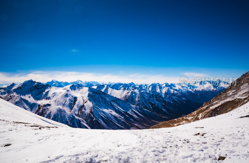 新疆天山山脉雪山山峰山脉