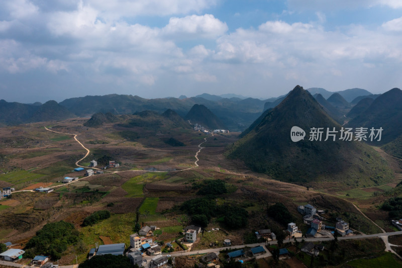 山脉 山峰 山峦 云雾缭绕的山峰