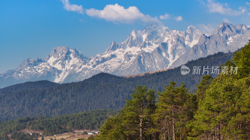 航拍云南玉龙雪山