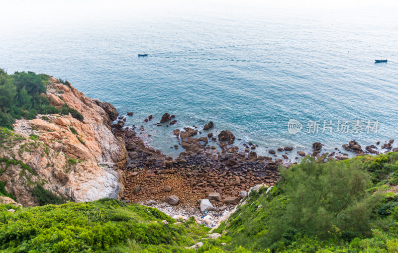 东山岛海边岩石与海面风景