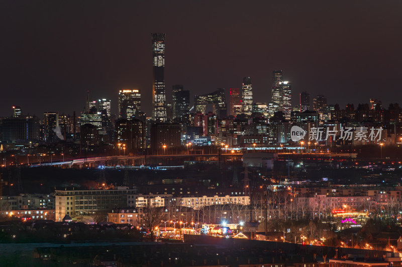 北京夜晚灯光下的摩天大楼与都市繁华