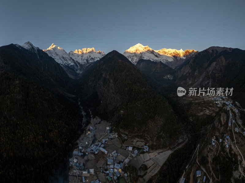 云南香格里拉雨崩村梅里雪山秋色高空航拍