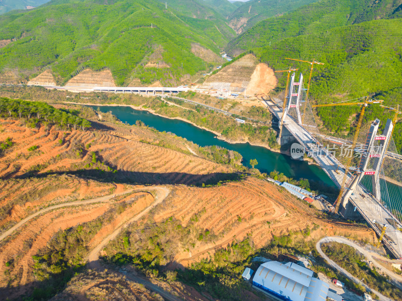 航拍建设中的西双版纳神秘谷大桥