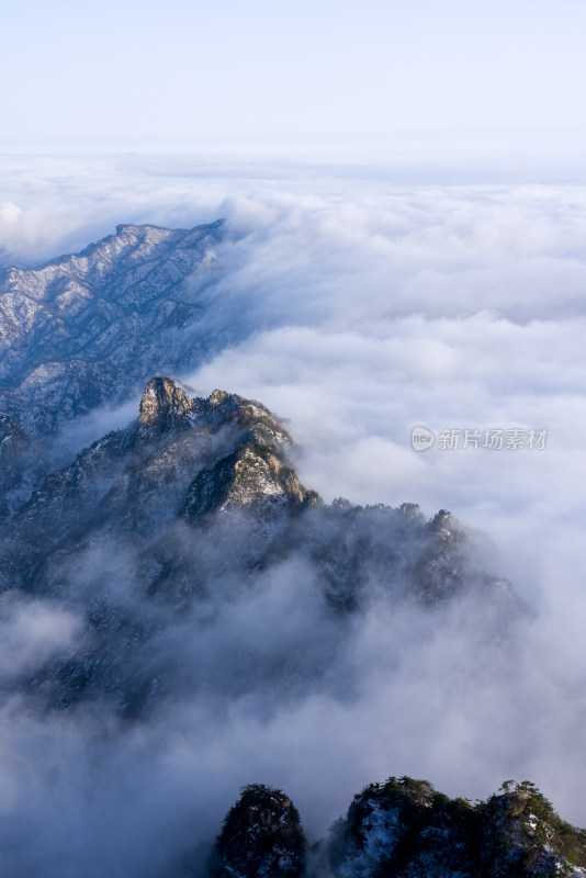 山脉大雪云海航拍辽阔高远壮观背景自然风景