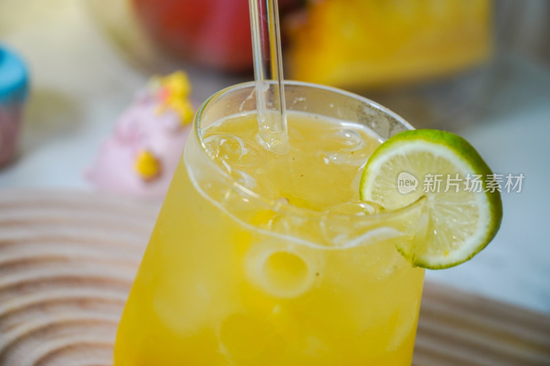 夏季网红饮品冰果汁菠萝汁橙汁冷饮
