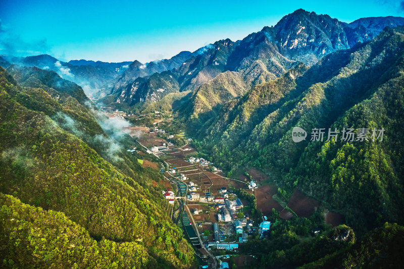 湖南神农架林区太阳坪自然保护区长坊村