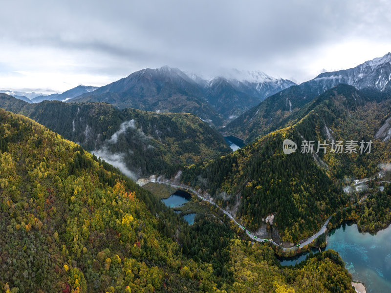 四川阿坝州九寨沟秋色网红瑶池高空航拍