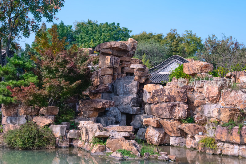 晴朗的午后，扬州瘦西湖江南园林风景