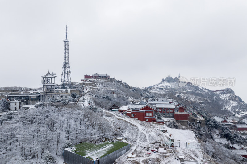 雪后泰山，银装素裹