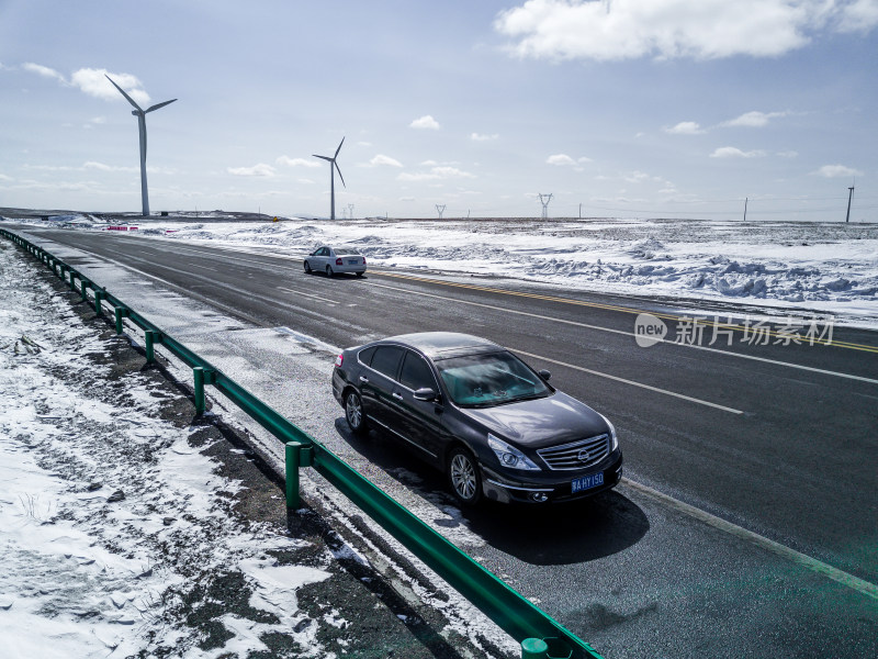 内蒙古公路上的汽车