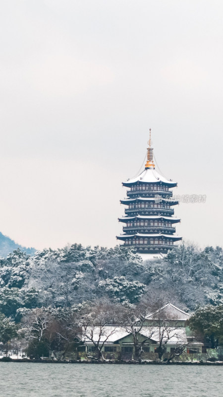 杭州西湖雷峰塔雪景