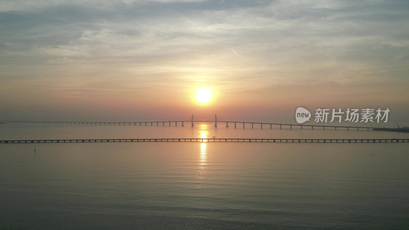 航拍港珠澳大桥大海日出