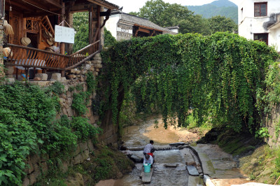 古色古香的传统古建筑屋檐 安徽查济古村