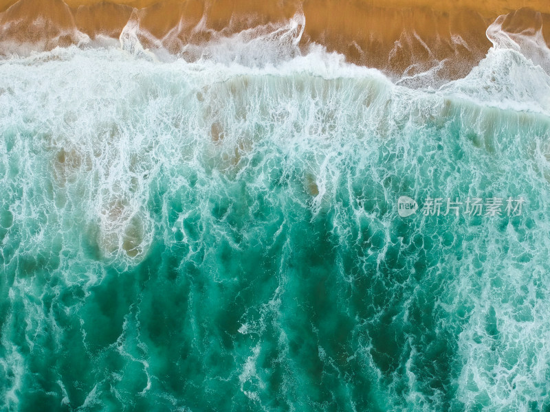 海浪大海冲击力的画面