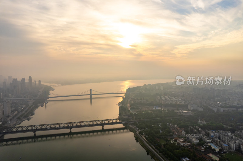 航拍湖北襄阳城市清晨风光