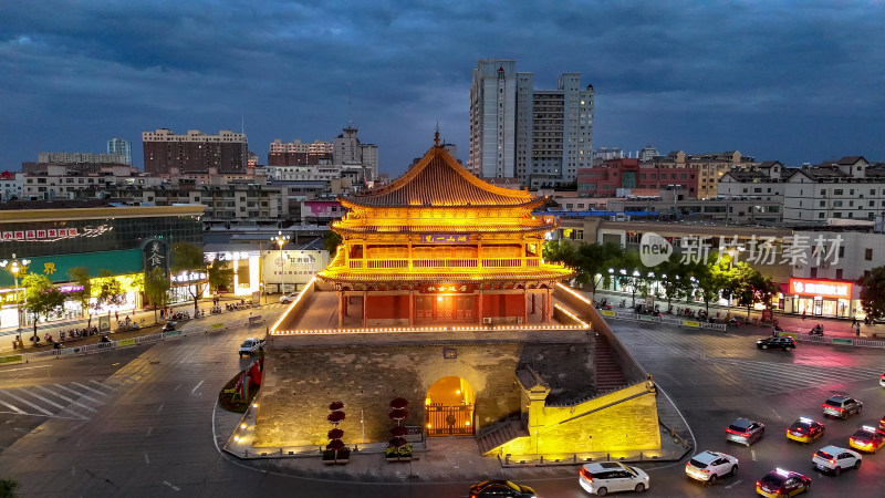 城市夜幕降临甘肃张掖鼓楼夜景航拍图