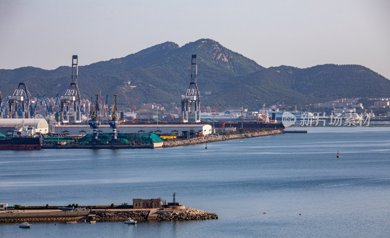 山东烟台山景区海滨风光码头建筑