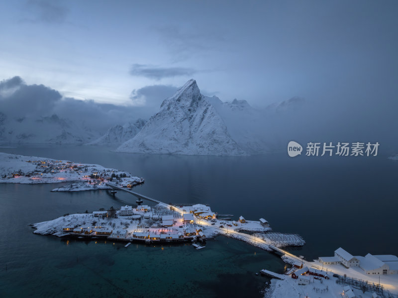 挪威罗弗敦群岛北极圈雷纳冬季雪景高空航拍