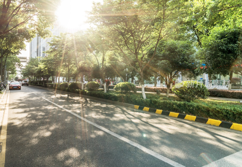 晴天市中心都市风景，商业背景