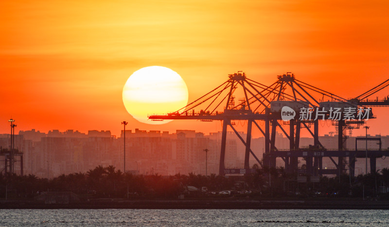 海南自贸港港口经济贸易关税运输城市日落