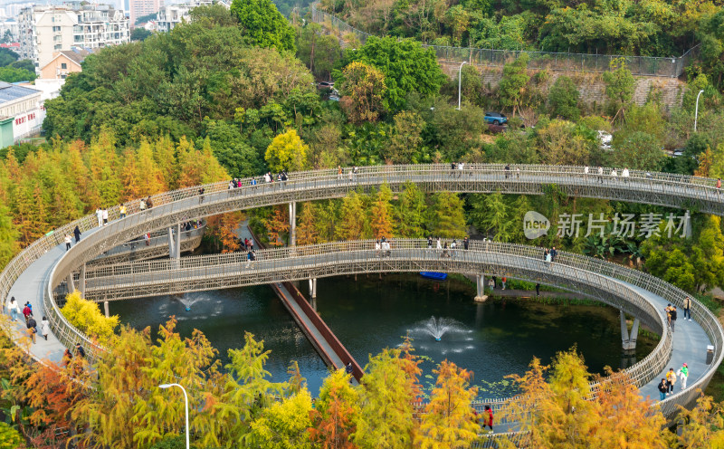 福州福道行人漫步山林间环形步道