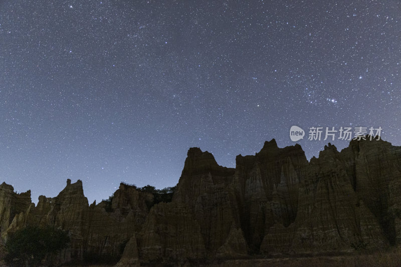 星空下的云南土林特色地貌夜景