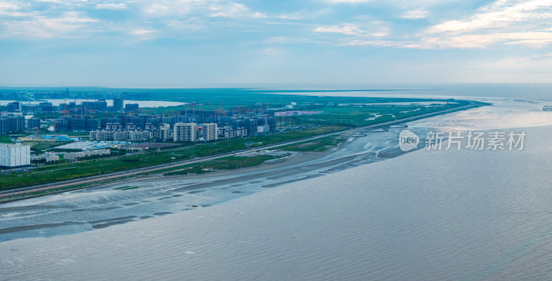 航拍上海奉贤南汇新城海滩临港滴水湖