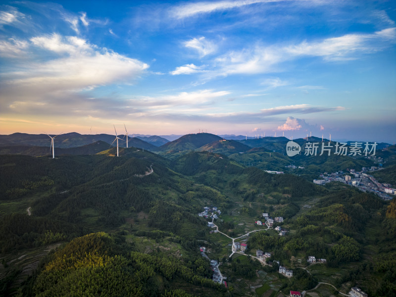 夕阳晚霞山川风车发电航拍摄影图